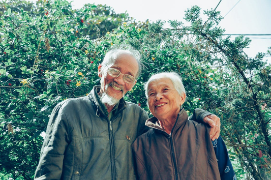 The Ultimate Guide to Stylish and Supportive Adaptive Wear for Seniors: From Clothing Protectors to Diabetic Slippers